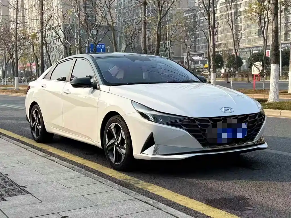 HYUNDAI ELANTRA