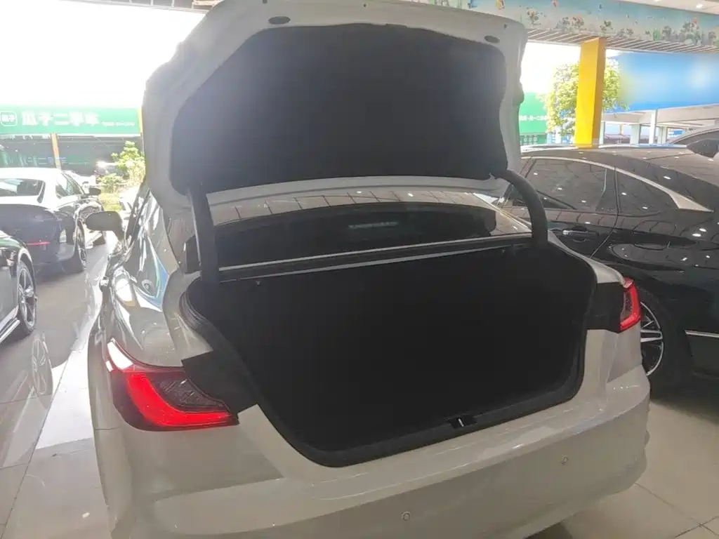 Toyota Camry — миниатюра 19