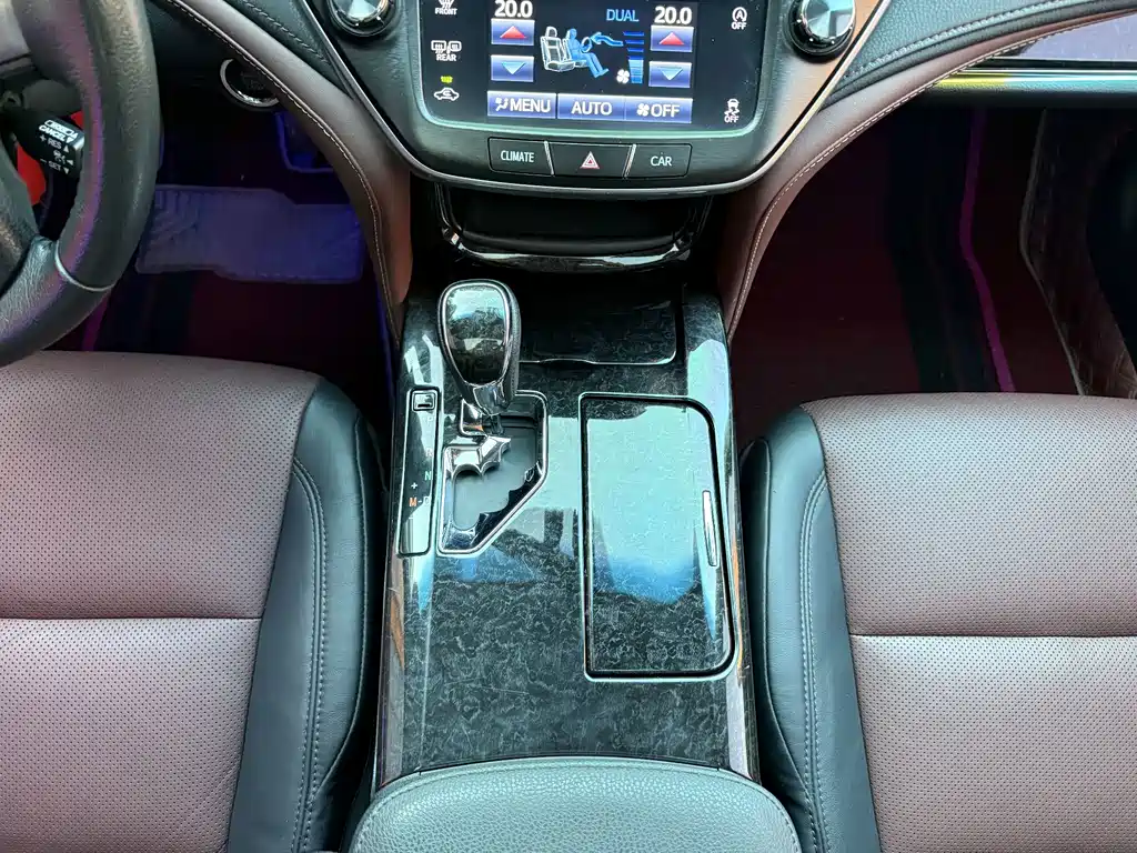Toyota Crown — миниатюра 7