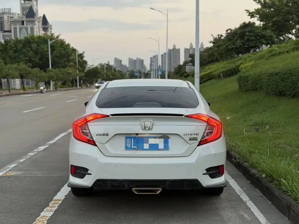 Honda Civic — миниатюра 4