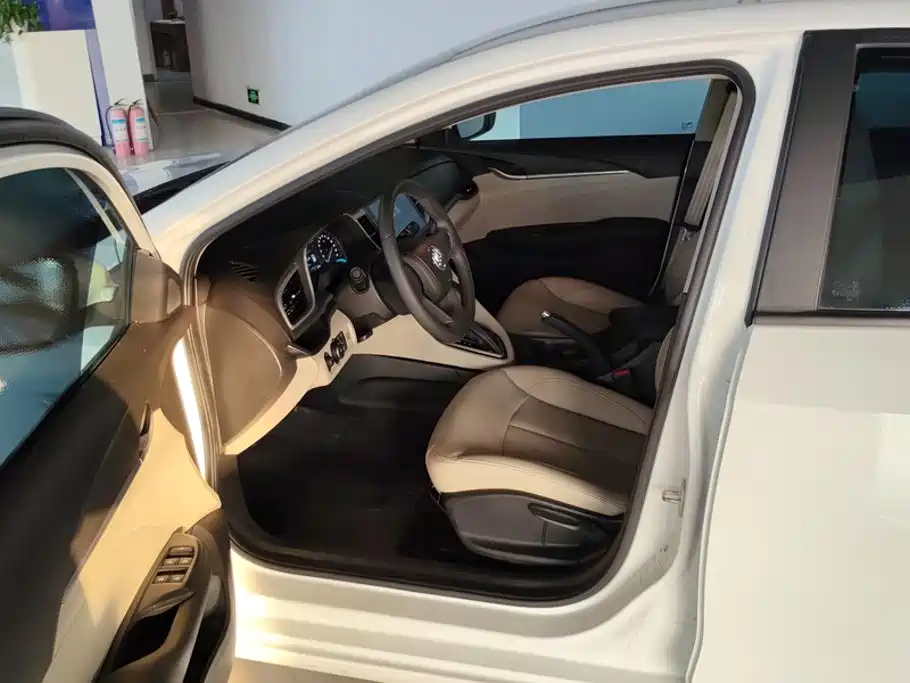 Buick Excelle — миниатюра 9