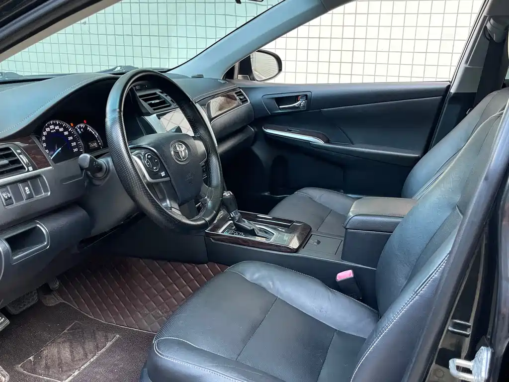 Toyota Camry — миниатюра 4