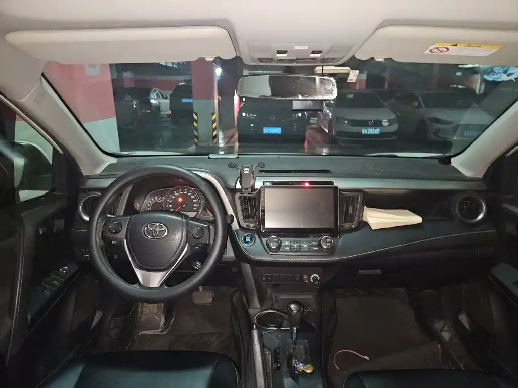 Toyota RAV4 — миниатюра 5