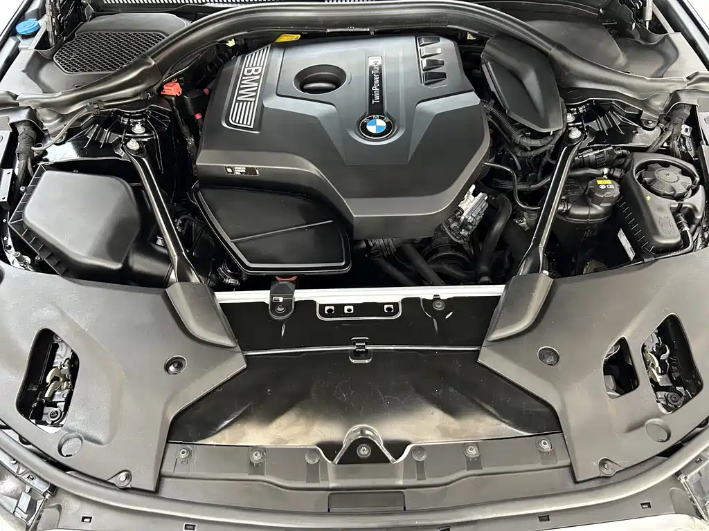 BMW 5 Series — миниатюра 9