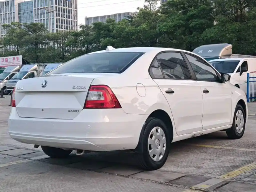 Skoda Rapid — миниатюра 9