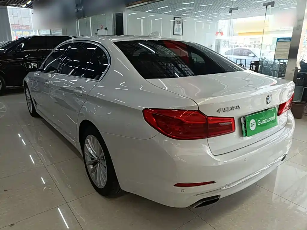 BMW 5 Series New Energy — миниатюра 5