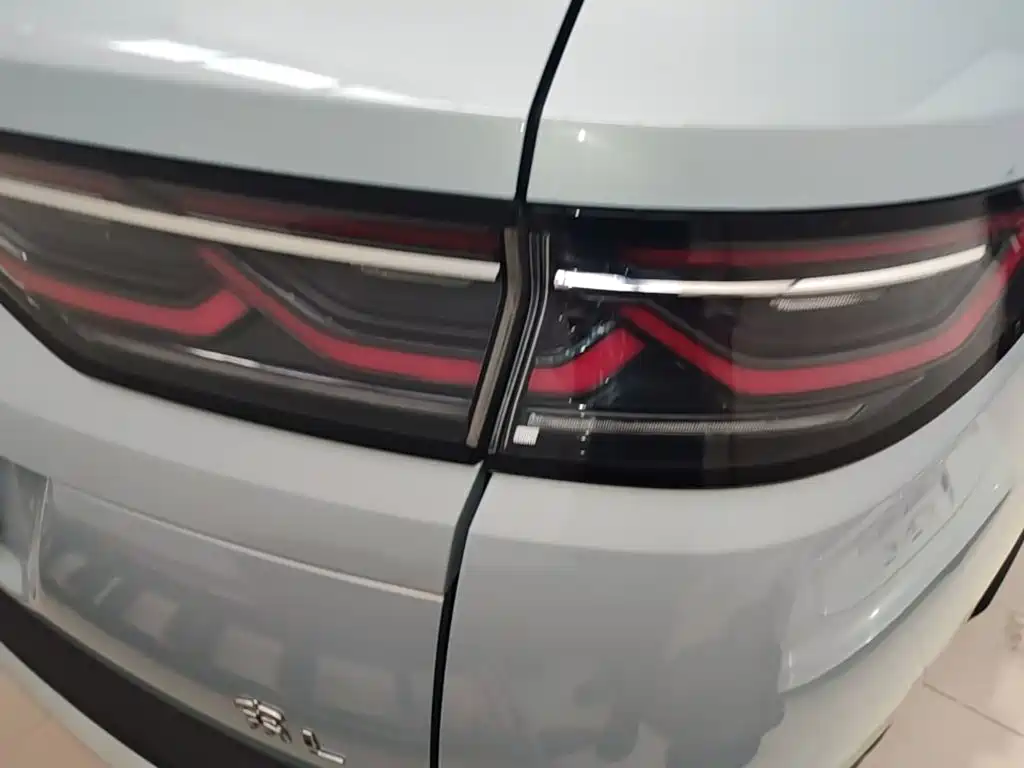 BYD L DM-i — миниатюра 8