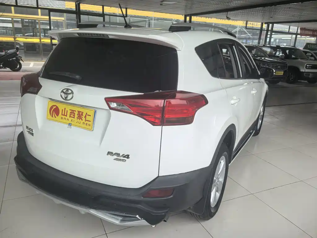 Toyota RAV4 — миниатюра 11