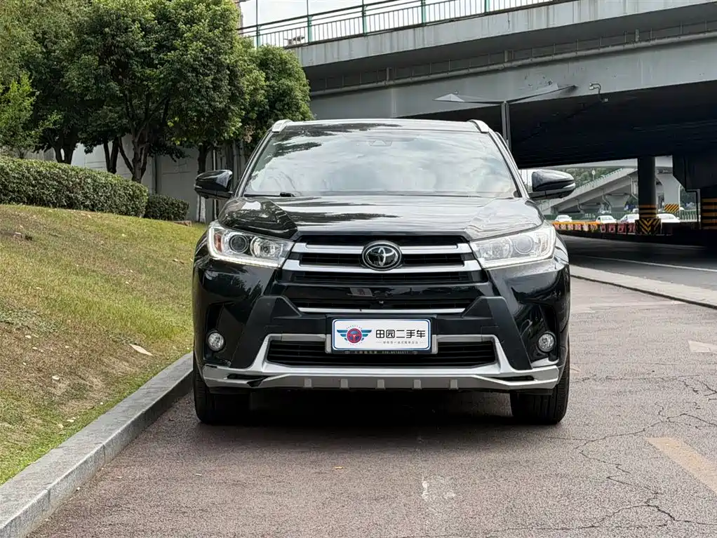 Toyota Highlander 2018 2.0T Luxury 7 мест V