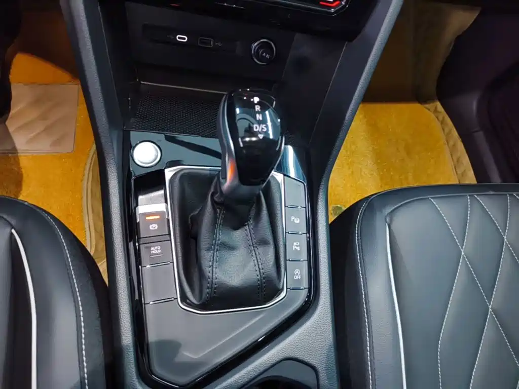 Volkswagen Tiguan L — миниатюра 14