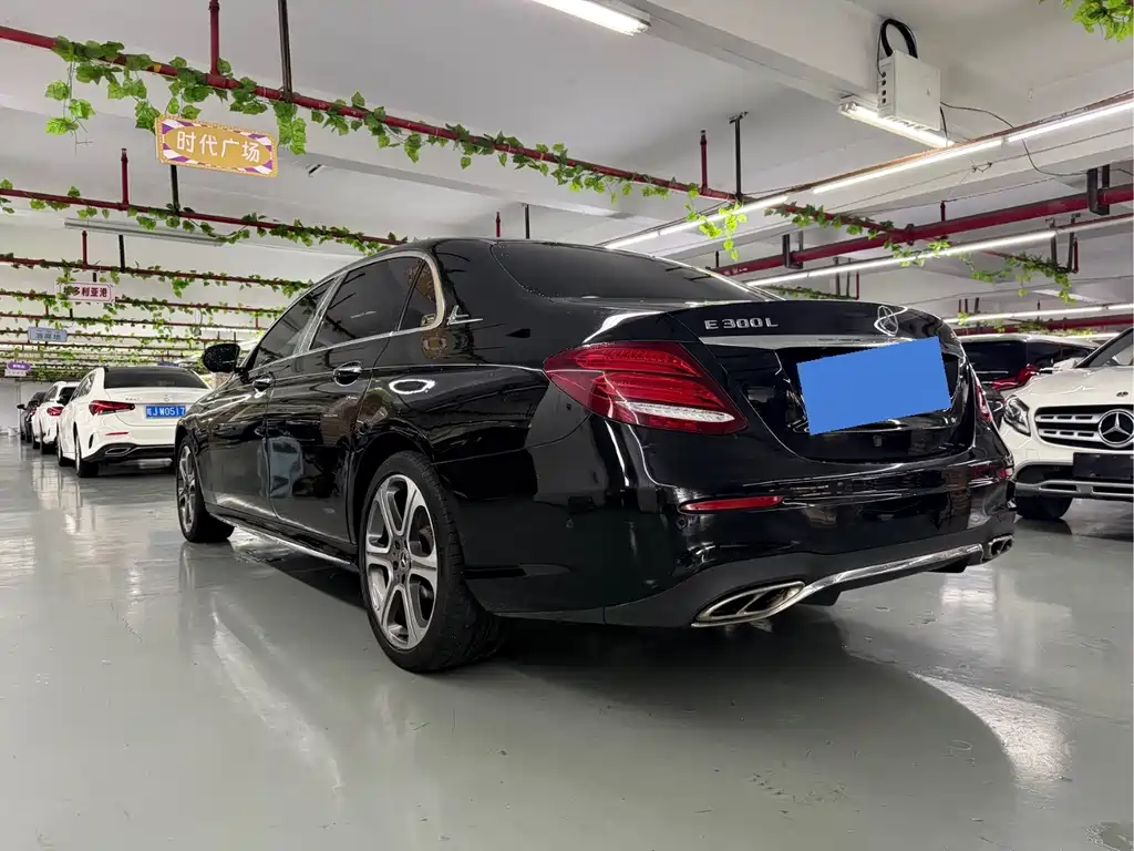 Mercedes-Benz E-Class — миниатюра 9