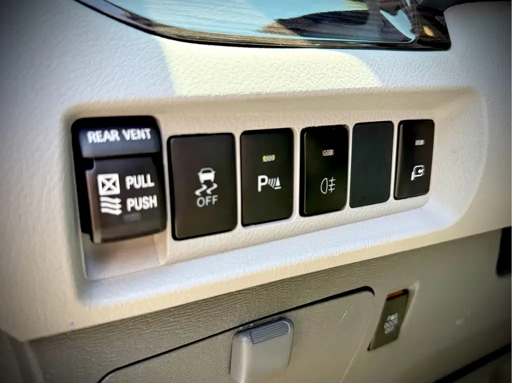 Toyota Sienna — миниатюра 19