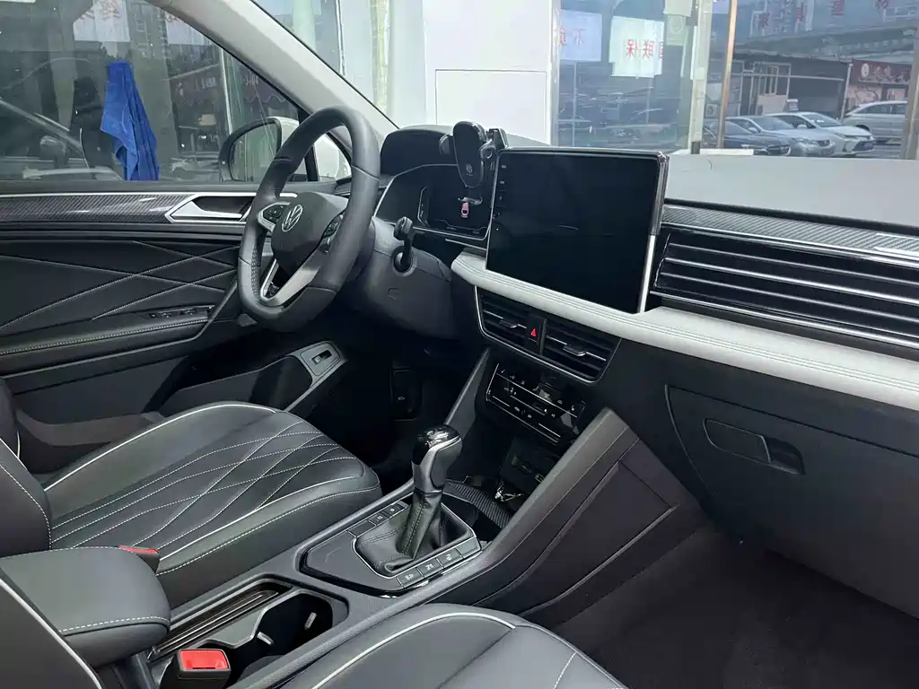 Volkswagen Tiguan L — миниатюра 14