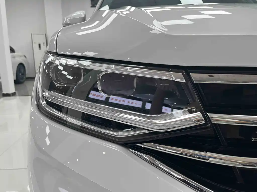 Volkswagen Tiguan L — миниатюра 16