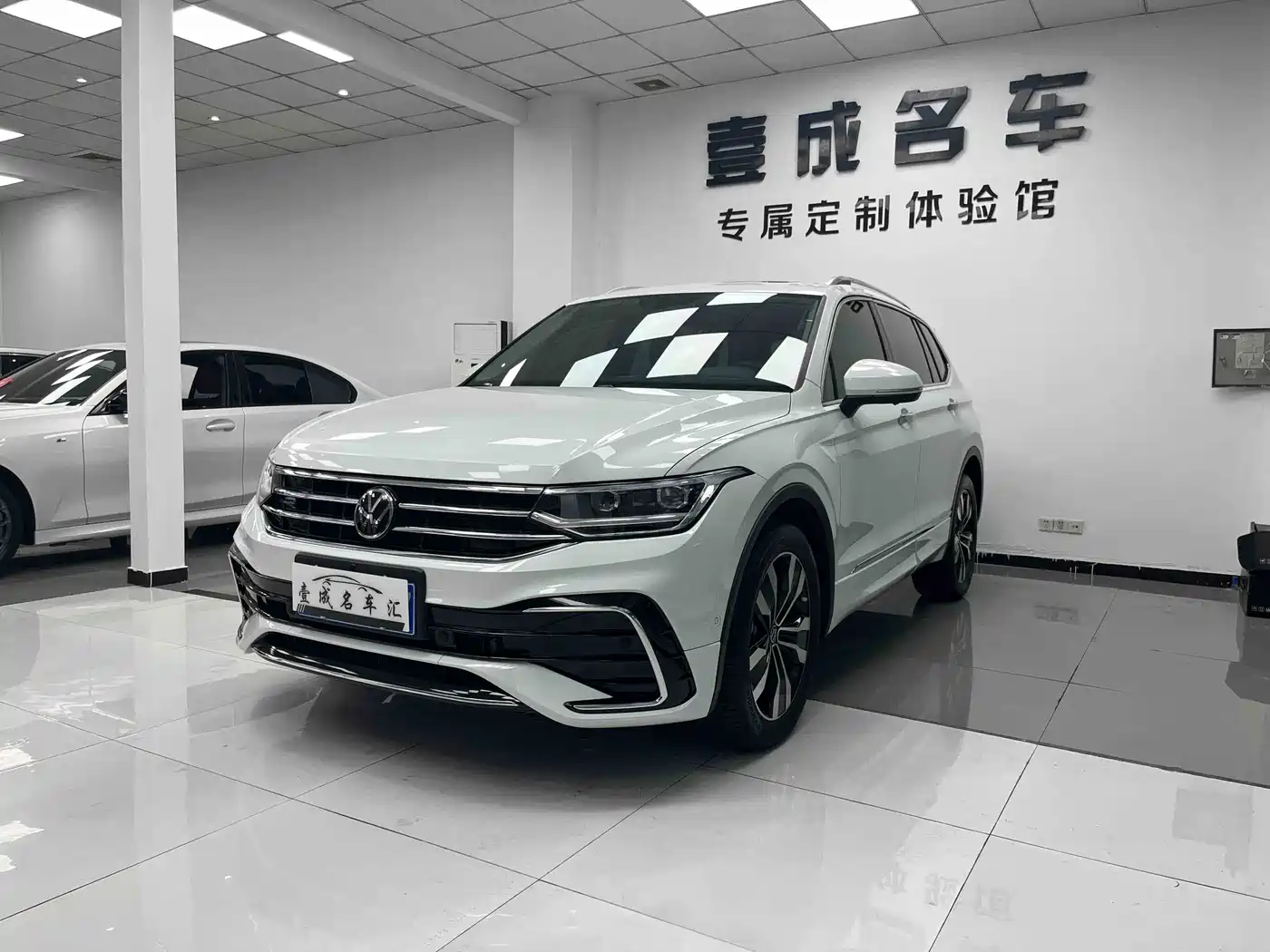 途观L 2025款 出众款 330TSI 自动两驱R-Line龙耀版 2025