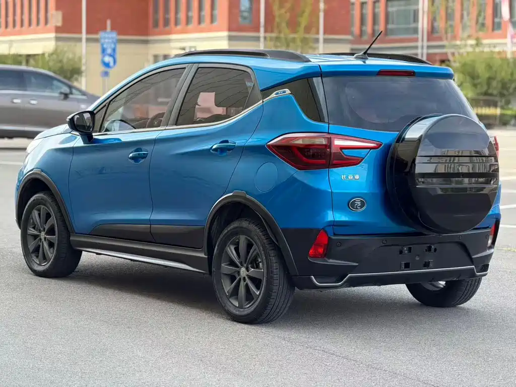 BYD Yuan EV — миниатюра 9