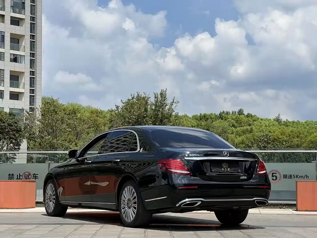Mercedes-Benz E-Class — миниатюра 4