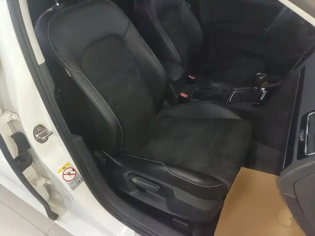 Volkswagen Golf — миниатюра 25