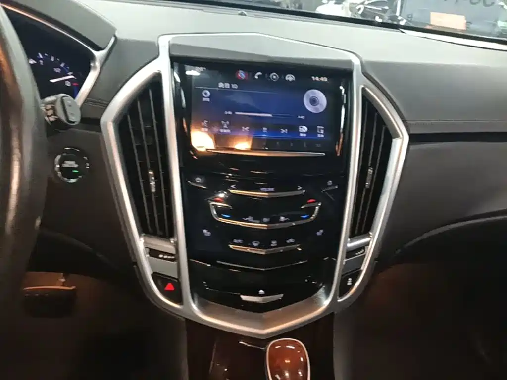 Cadillac SRX — миниатюра 13