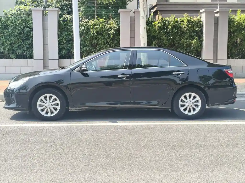 Toyota Camry — миниатюра 4