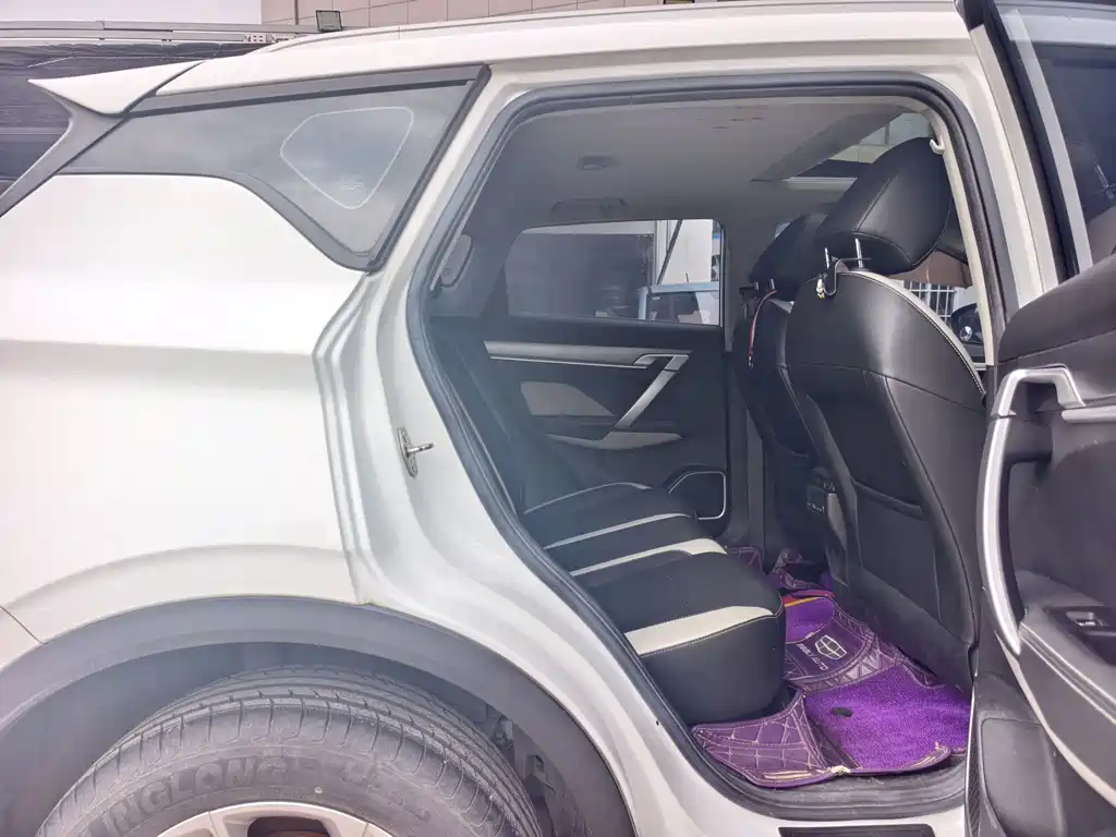 Geely Binyue — миниатюра 13