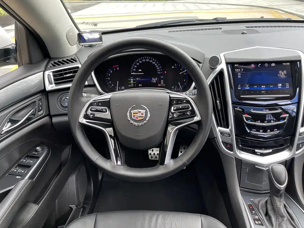 Cadillac SRX — миниатюра 10