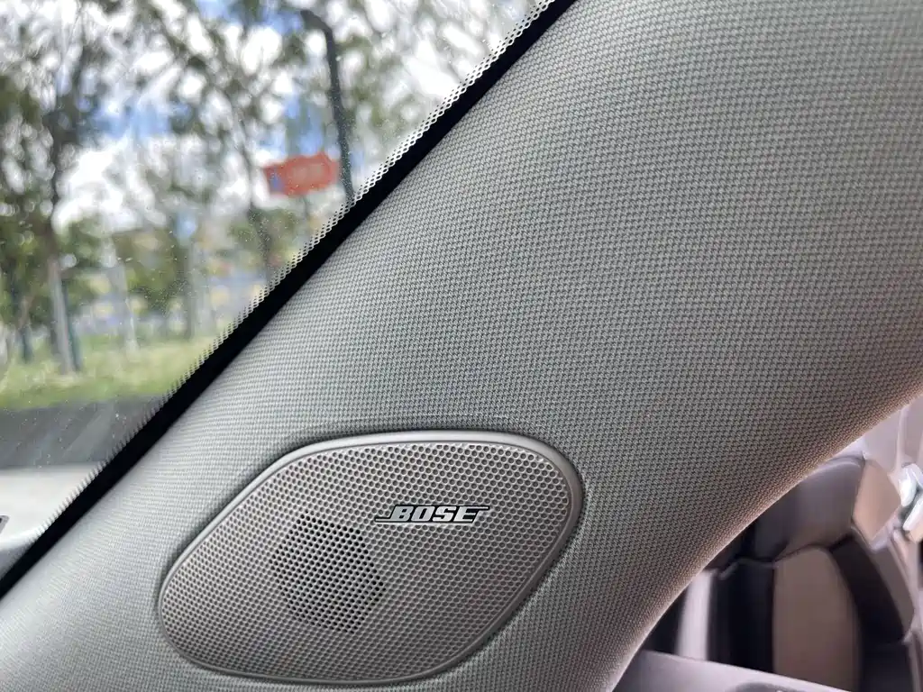 Cadillac SRX — миниатюра 15