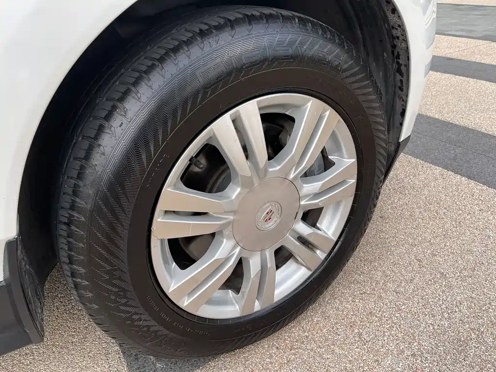 Cadillac SRX — миниатюра 16
