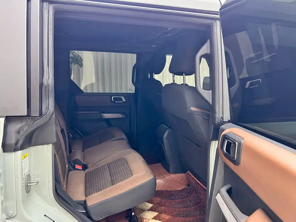 Ford Bronco (Import) — миниатюра 11