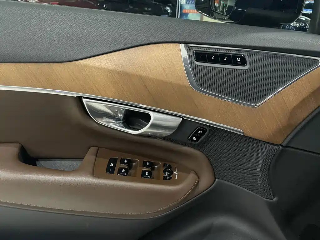 Volvo XC90 — миниатюра 26