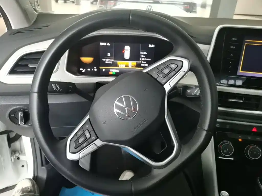 Volkswagen T-Roc — миниатюра 11