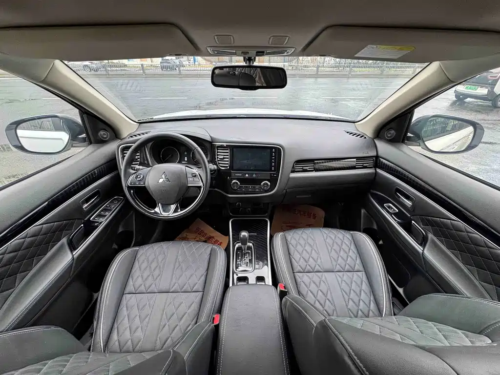 Mitsubishi Outlander — миниатюра 5