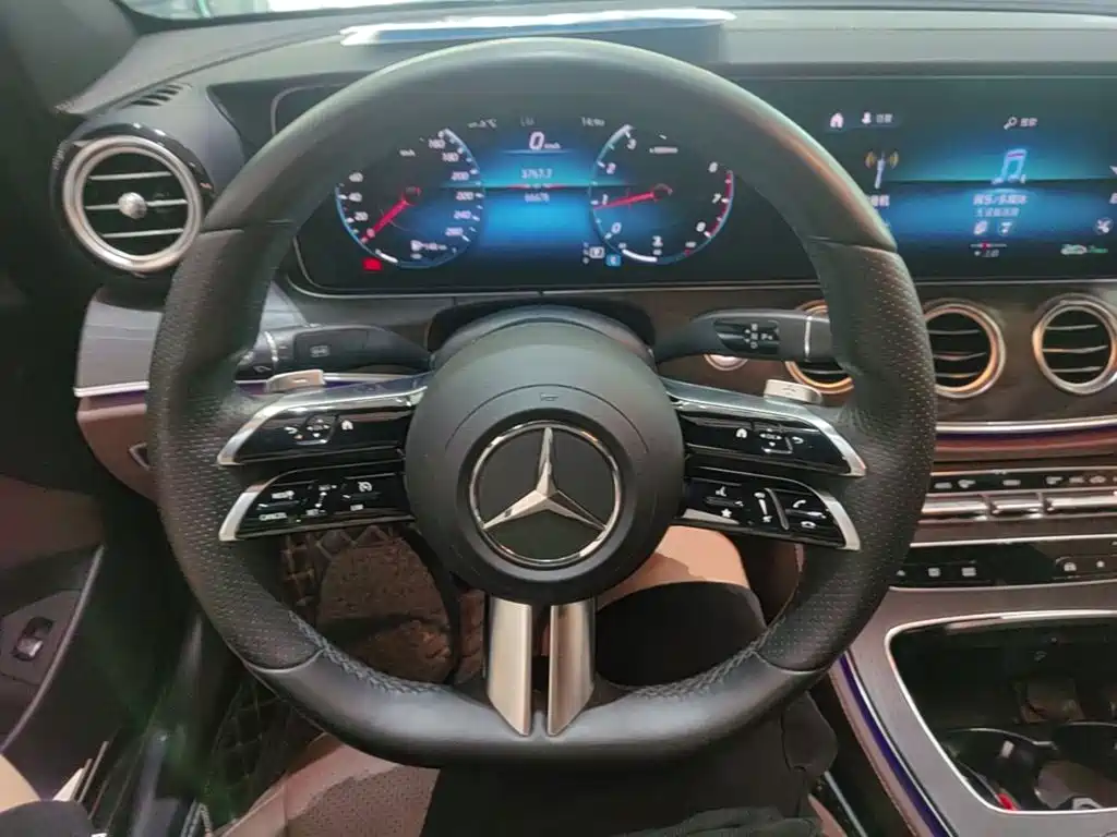 Mercedes-Benz E-Class — миниатюра 11