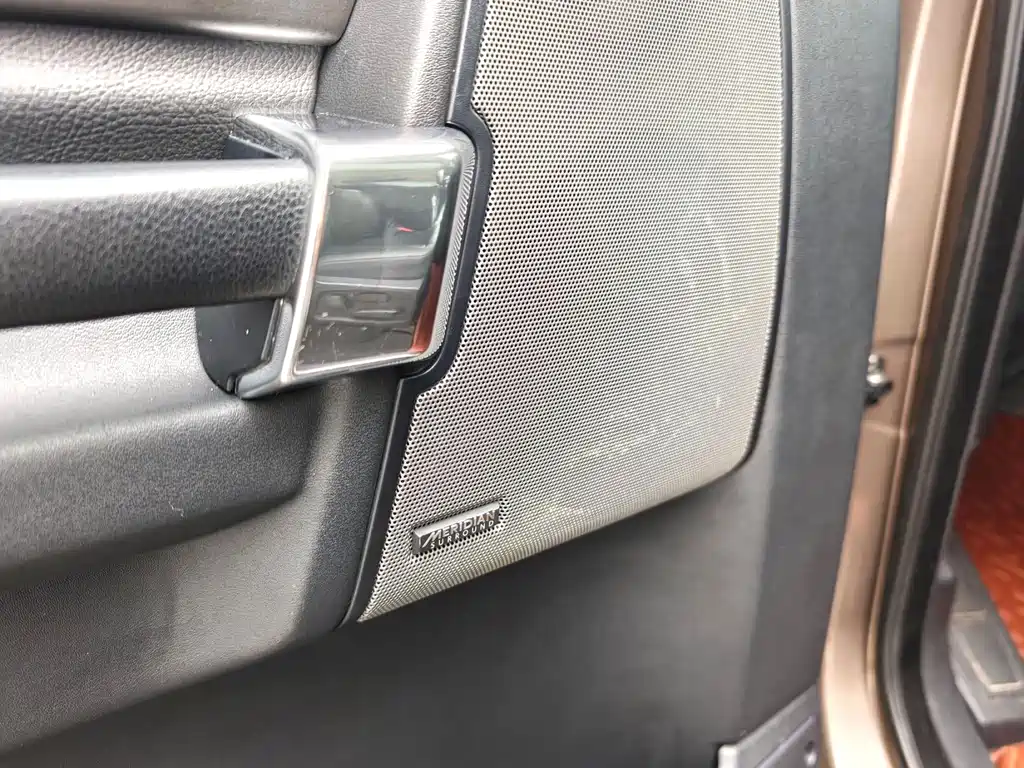 Land Rover Discovery — миниатюра 7