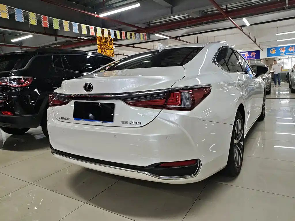 Lexus ES 2018 200 V