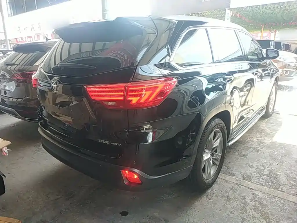 Toyota Highlander 2015 2.0T Luxury 7 мест