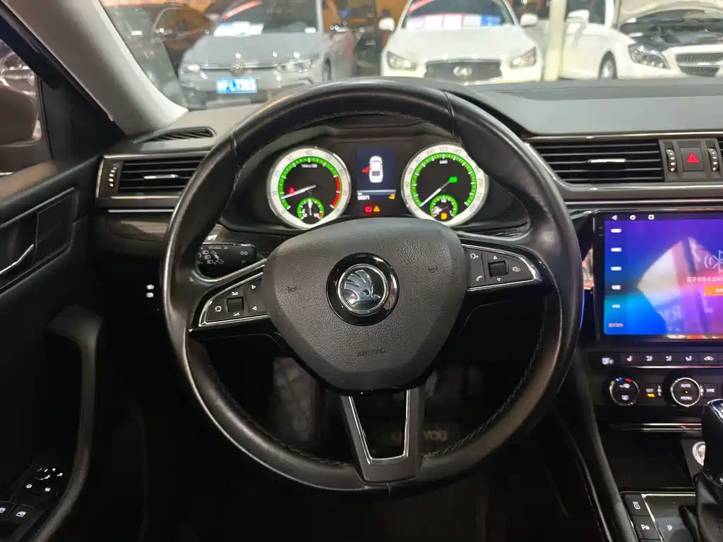 Skoda Superb — миниатюра 16