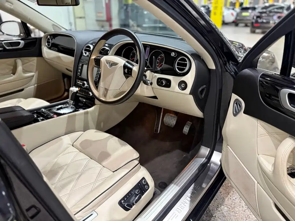 Bentley Flying Spur 2010 6.0T мест