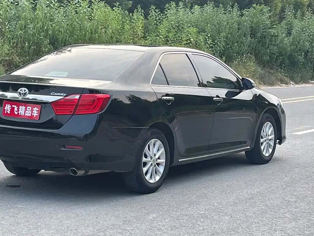 Toyota Camry — миниатюра 10