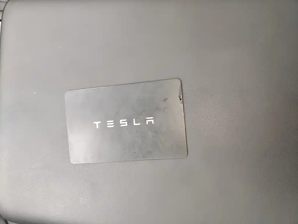 Tesla Model Y — миниатюра 9