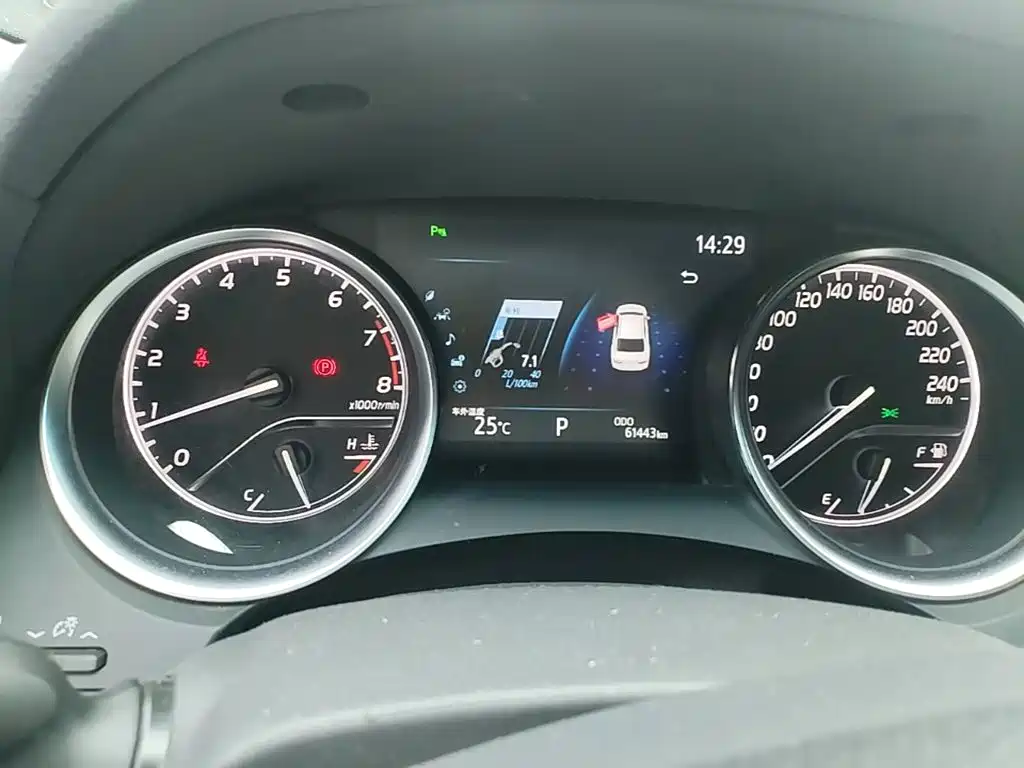 Toyota Camry — миниатюра 16