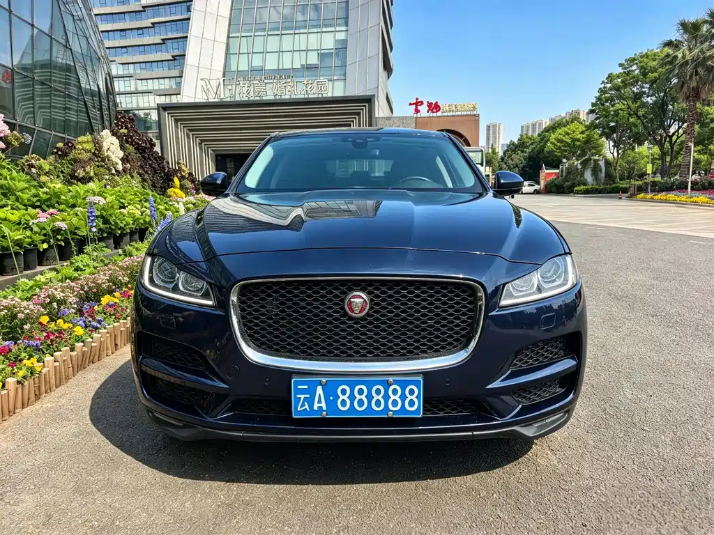 Jaguar F-Pace 2018 2.0T R-Sport Sport