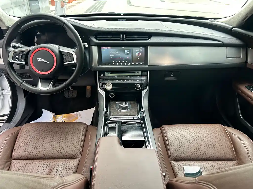 Jaguar XFL — миниатюра 15