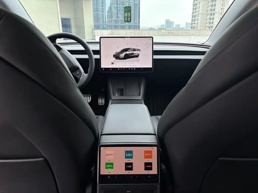 Tesla Model 3 — миниатюра 8