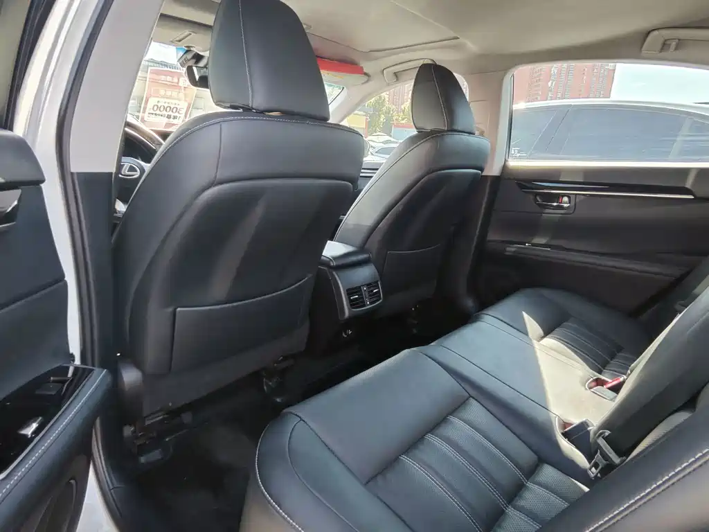 Lexus ES — миниатюра 10