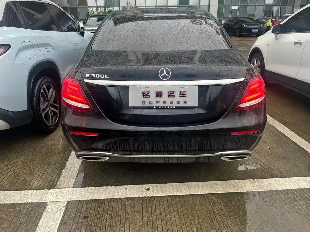 Mercedes-Benz E-Class — миниатюра 8