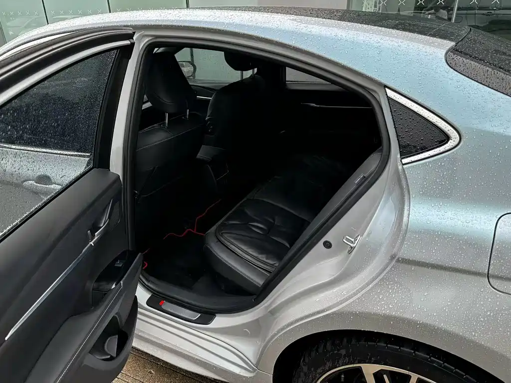 Toyota Camry — миниатюра 5