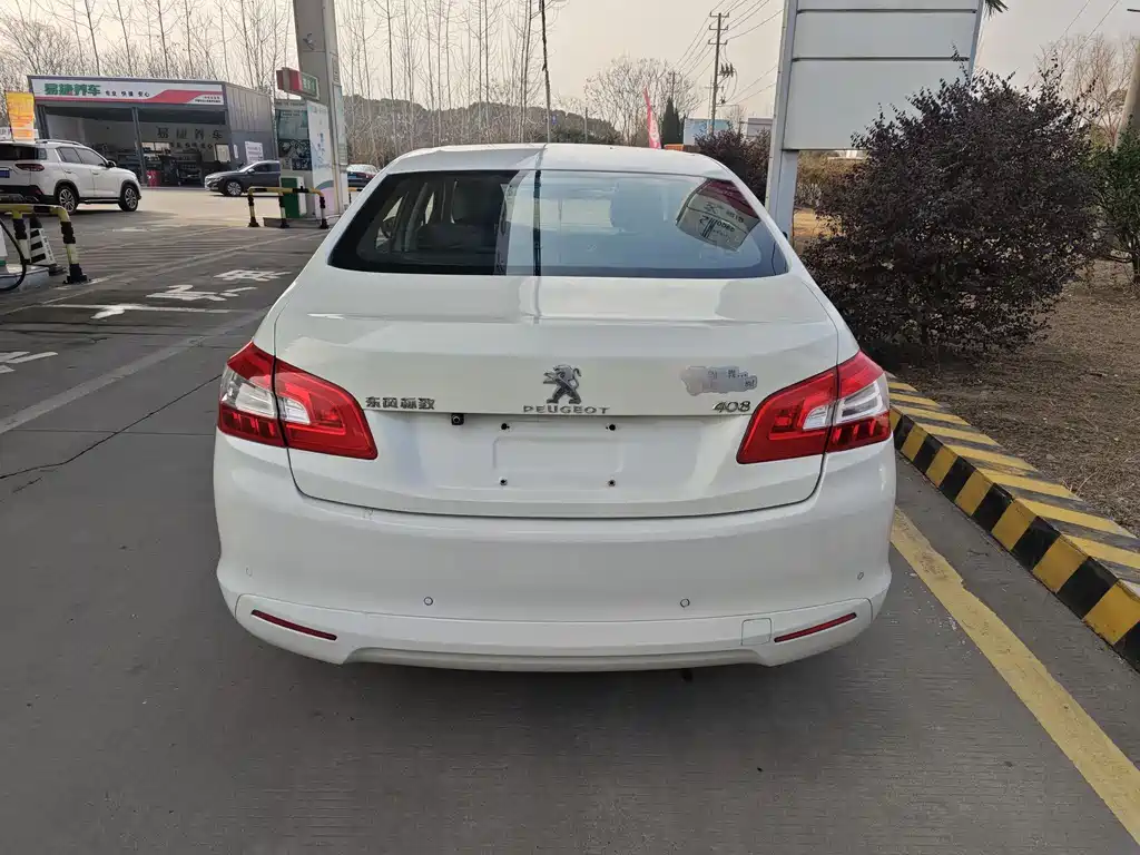 PEUGEOT 408