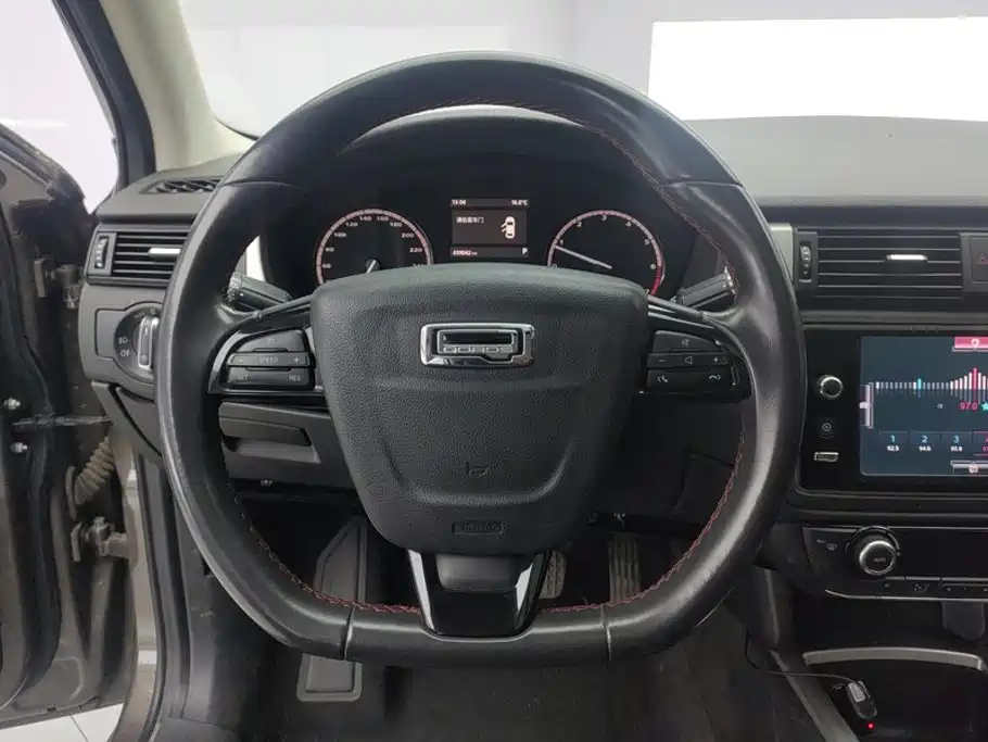 Qoros Qoros 3 — миниатюра 15