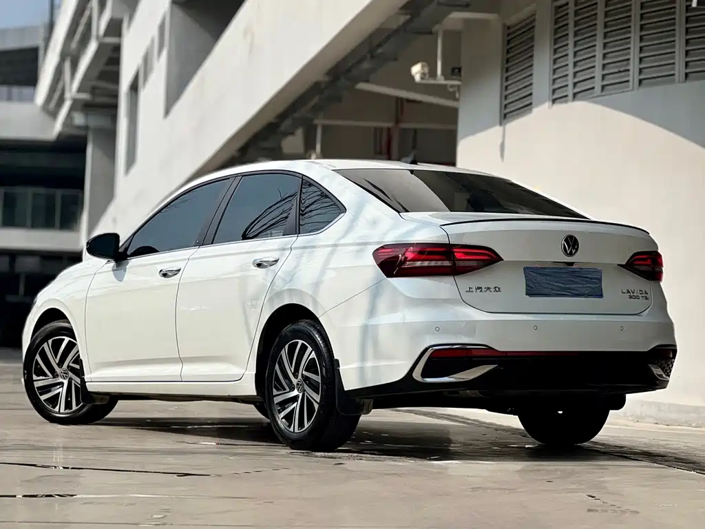 Volkswagen Lavida — миниатюра 4